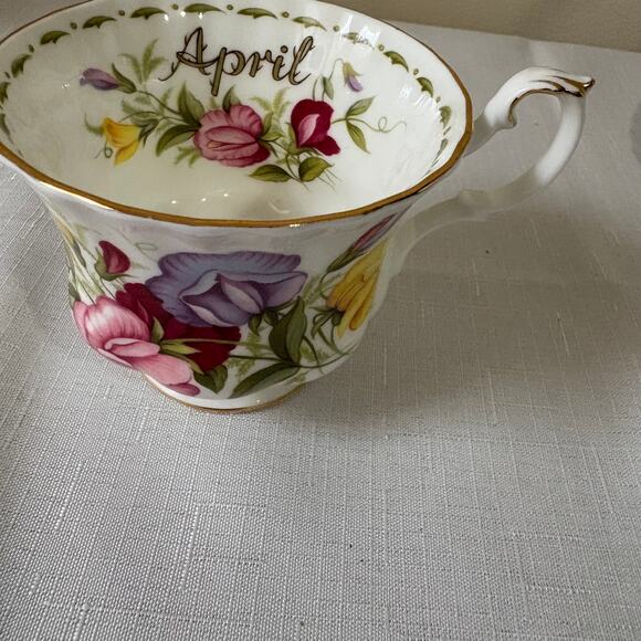 Royal Albert Sweet Pea Tea Cup, Saucer, and Small Plate - Picture 8 of 16